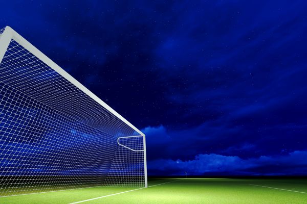 Sân bóng buổi tối